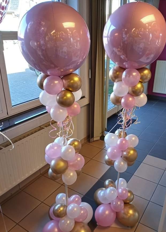 Roze en gouden ballonzuilen